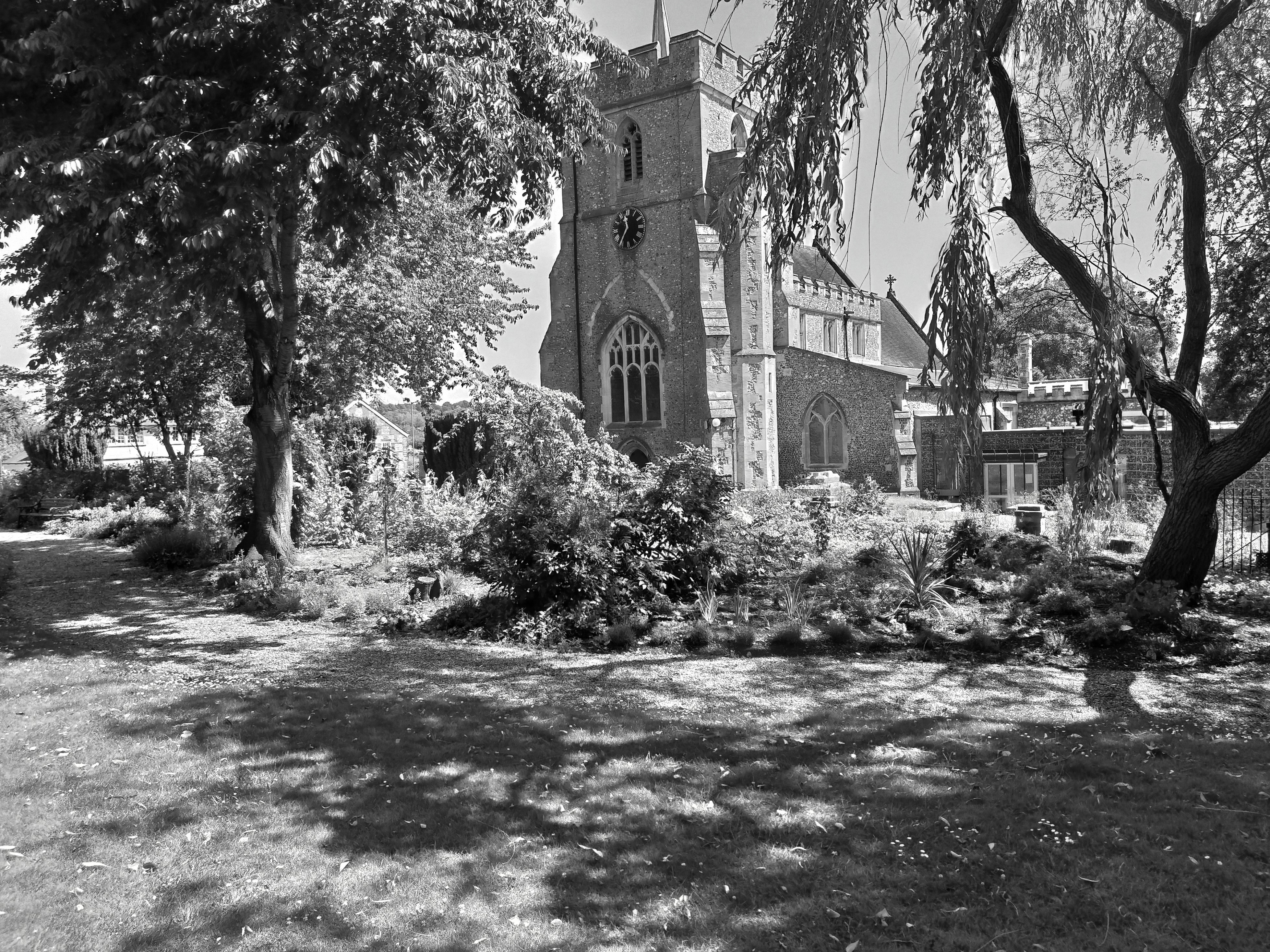 All Saints Church and churchyard, Kings Langley